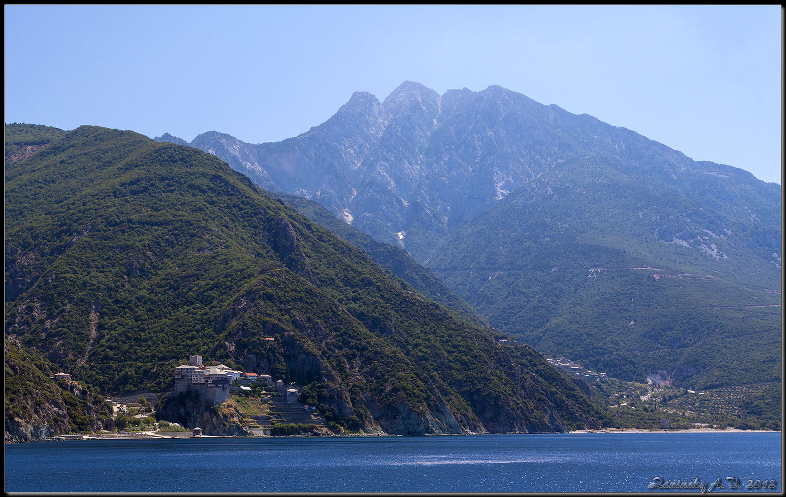 photo "Mount Athos and the Monastery of St.. Dionysius" tags: landscape, architecture, travel, Europe, building, forest, mountains, sea, summer, temple, water