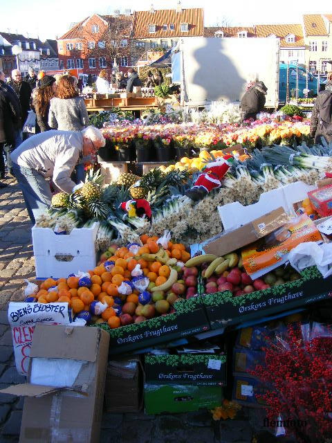 photo "Street market" tags: city, Europe