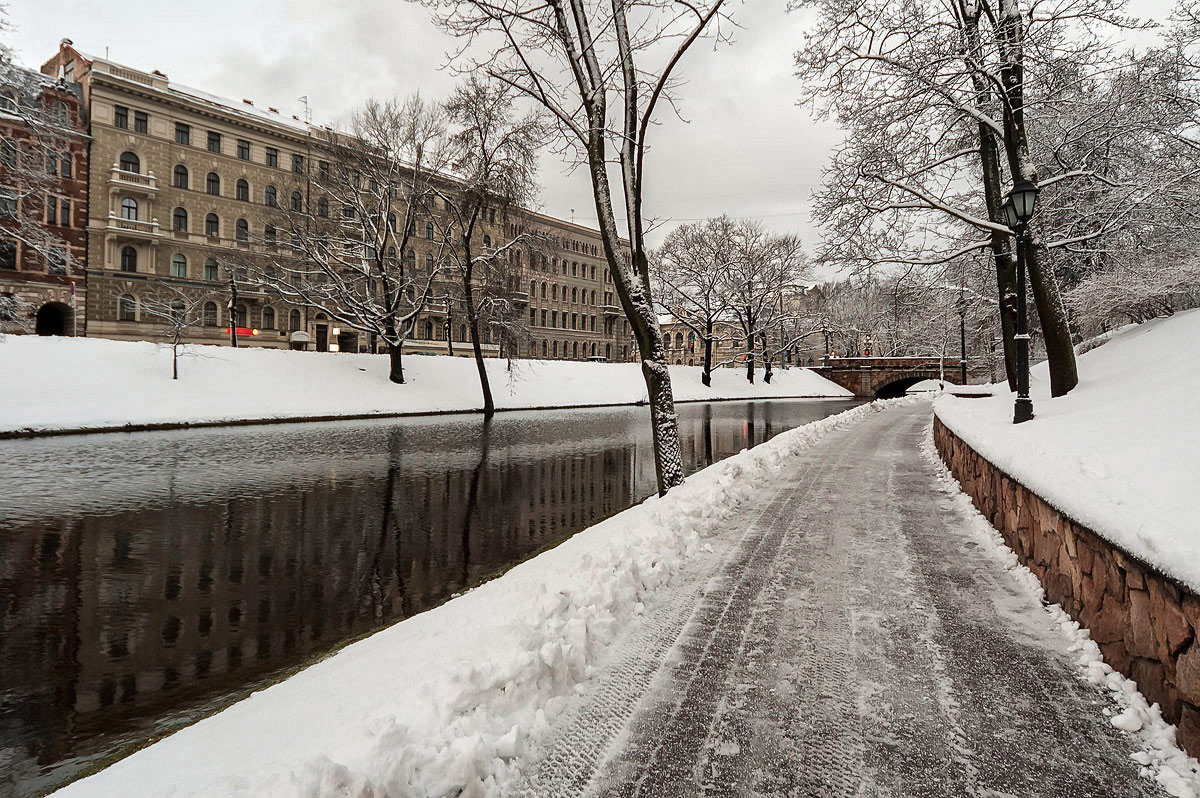 photo "***" tags: landscape, city, building, reflections, water, деревья