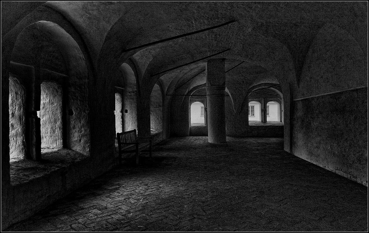 photo "old walls" tags: architecture, interior, black&white, Александро-Свирский, монастырь