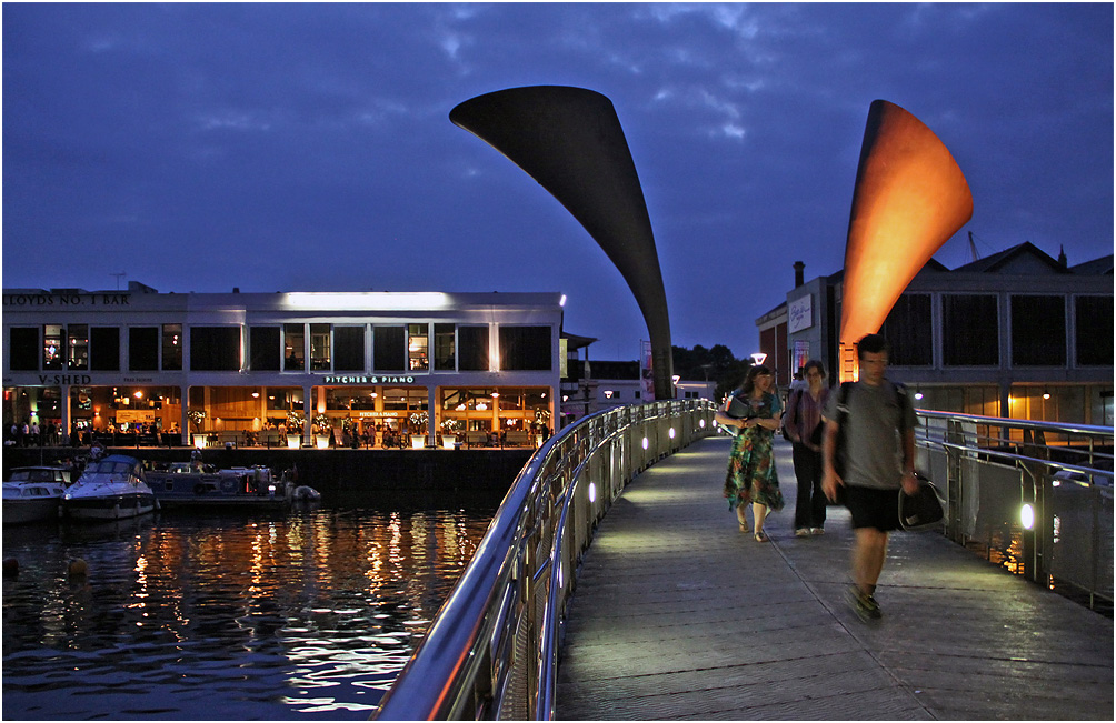 photo "***" tags: city, street, evening