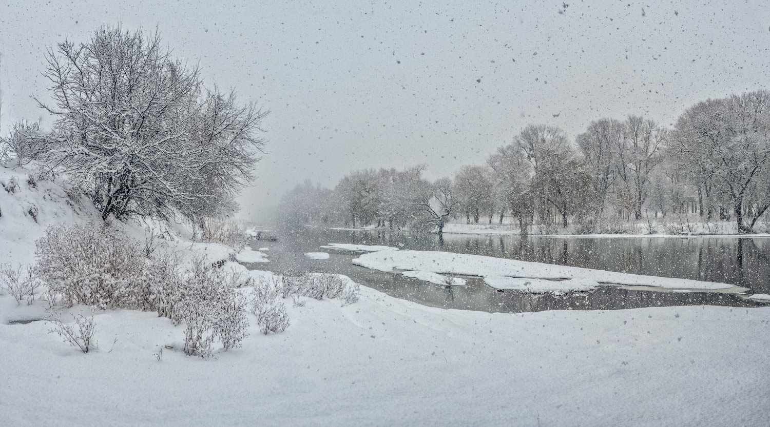 photo "Snowfall ..." tags: landscape, nature, river, winter, берега, снегопад