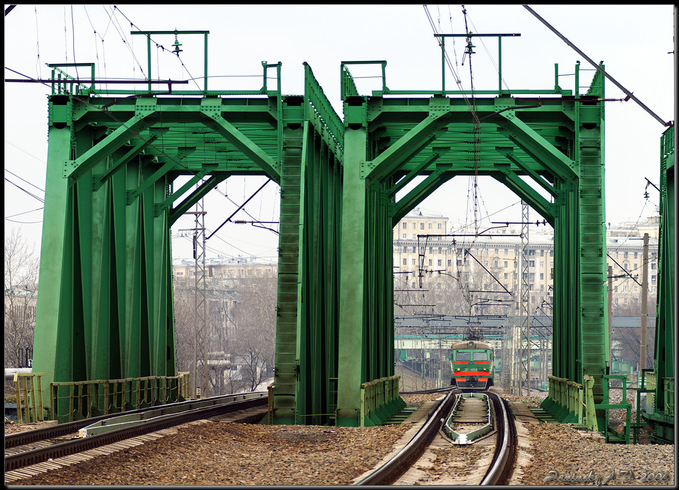 photo "Gates" tags: technics, landscape, travel, Europe, Moscow, building, road, spring