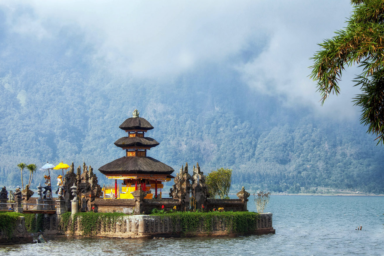 фото "Храм Улун-Дану" метки: пейзаж, путешествия, архитектура, Бали, Индонезия, храм