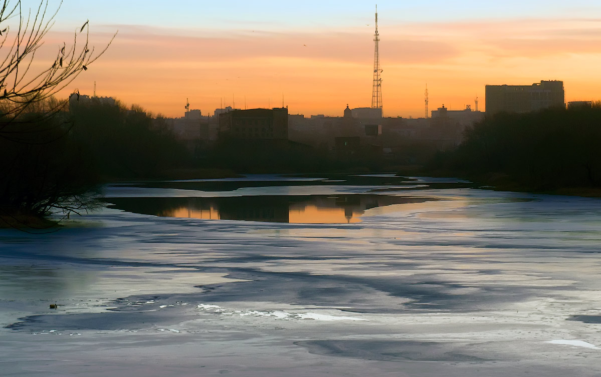photo "The first ice" tags: city, город река лёд