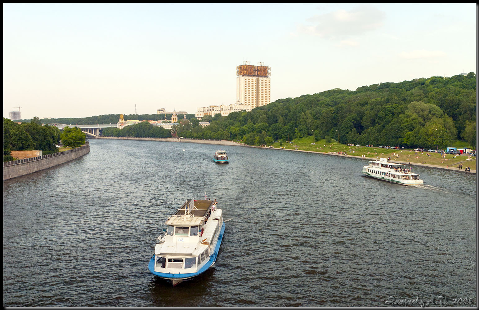 photo "View from the metro bridge on RAS" tags: landscape, architecture, travel, Europe, Moscow, building, people, summer, tower, water, Набережная