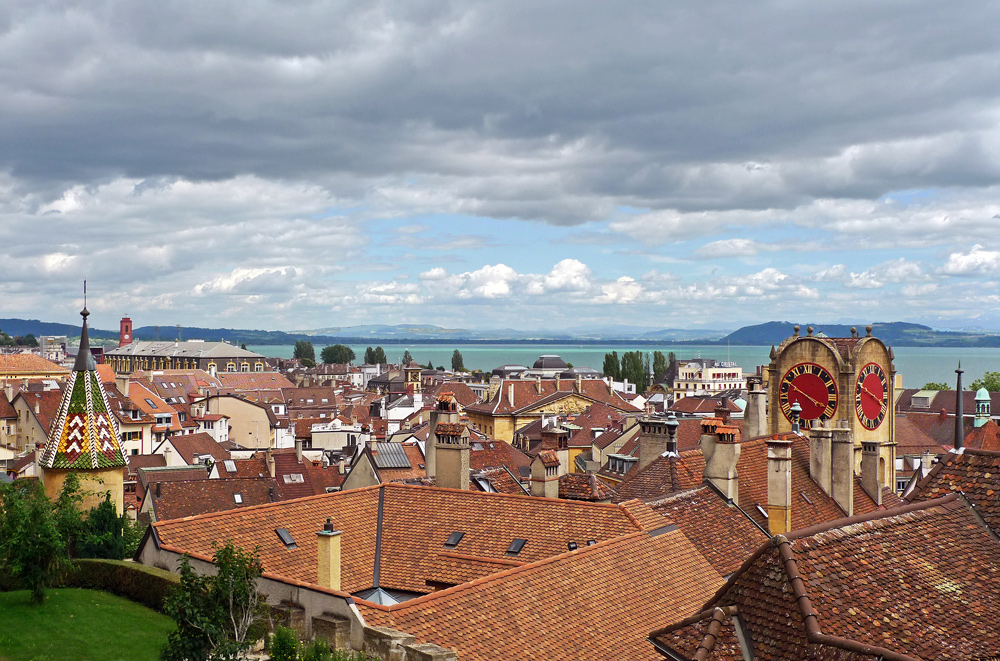 photo "Partly cloudy" tags: landscape, architecture, Невшатель, черепичные крыши