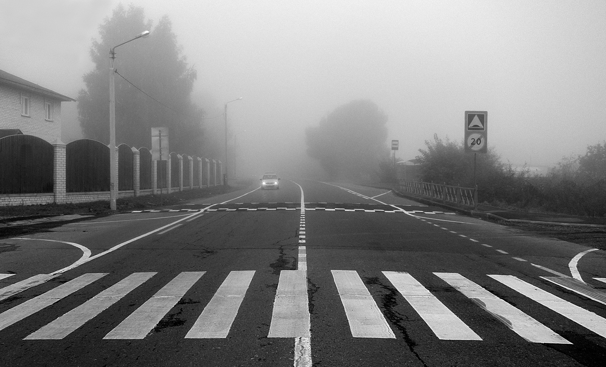фото "Сквозь осенний туман" метки: черно-белые, город, 