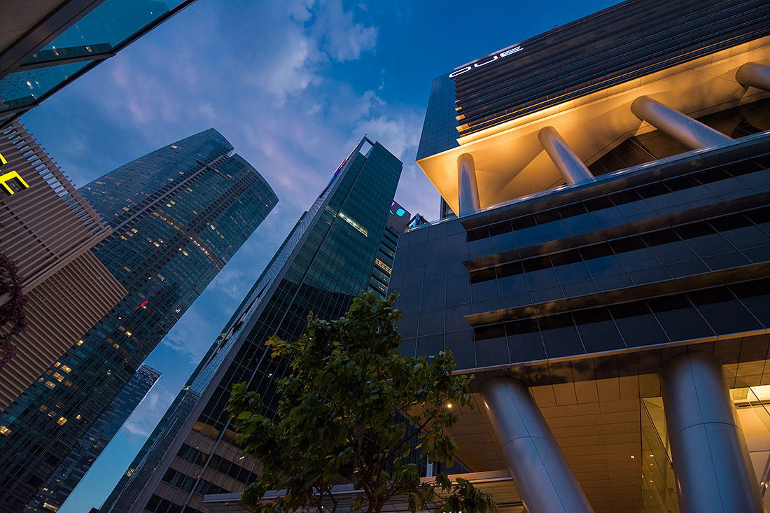 photo "City reflections_6" tags: architecture, travel, city, buildings, city, clouds, evening, glass, lights, reflections, sky, sky scrapers