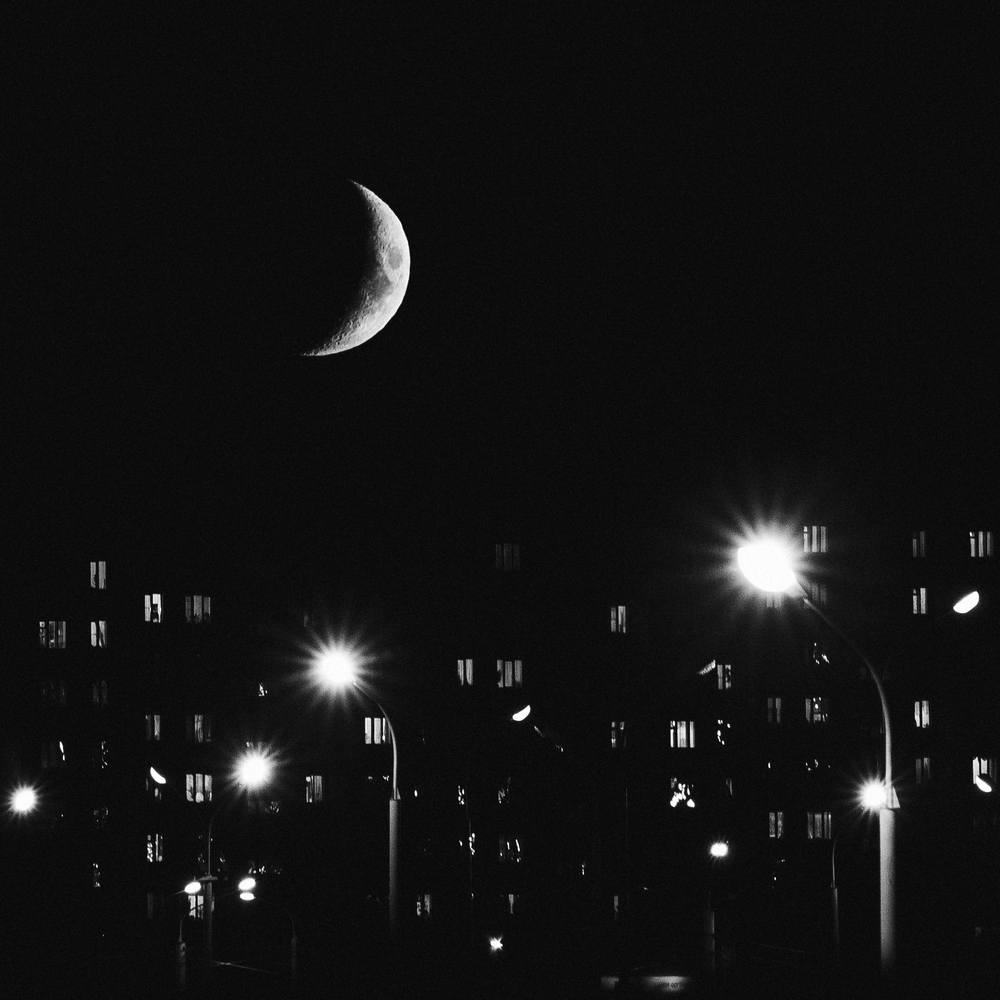 photo "night in the city" tags: black&white, city, misc., 