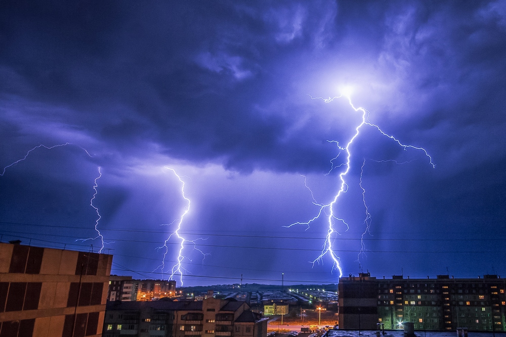 photo "thunderbolt" tags: nature, city, street, 