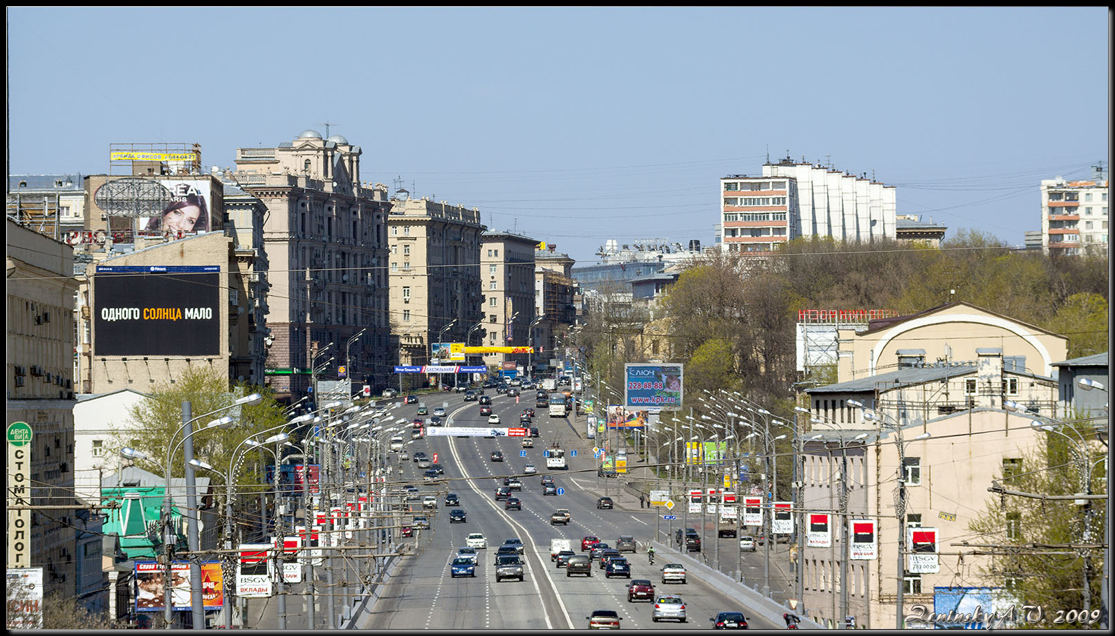 photo "Moscow May Day: "And a little sun!"" tags: landscape, architecture, city, Europe, Moscow, building, car, road, spring, афиша