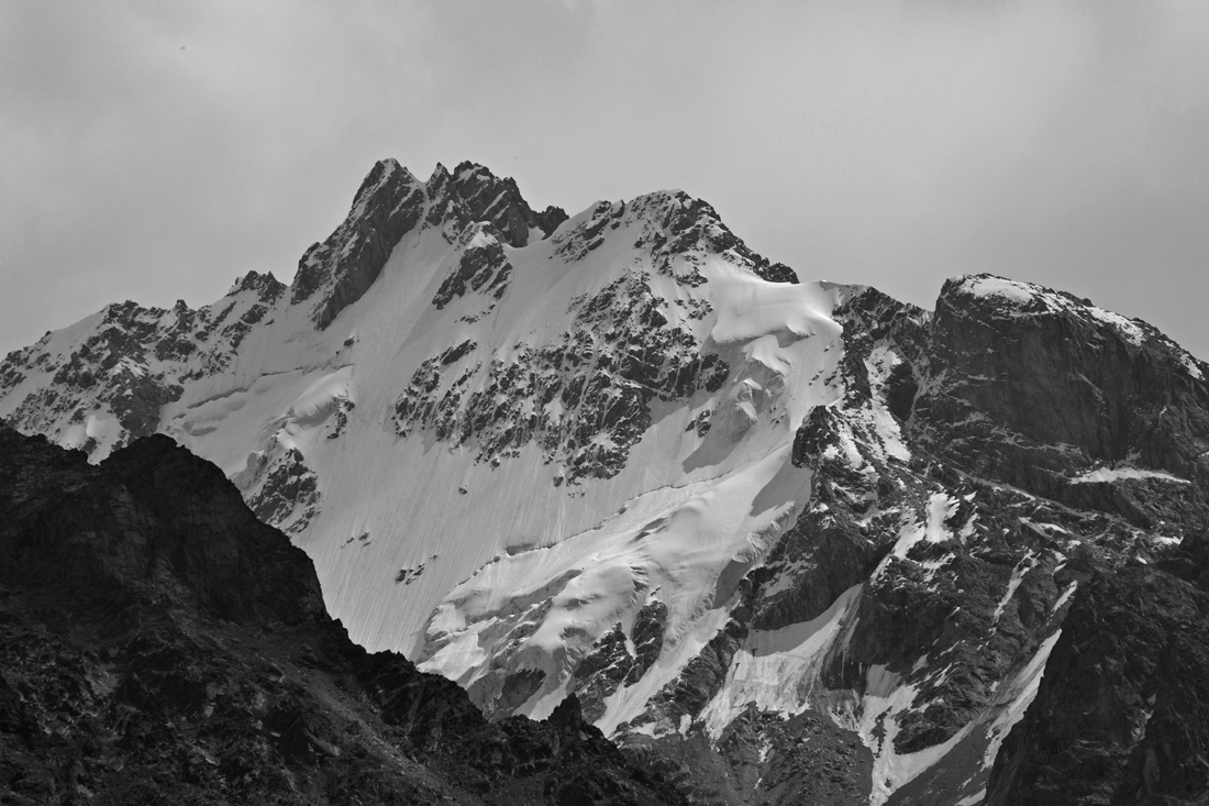 photo "***" tags: landscape, travel, black&white, mountains, Кавказ