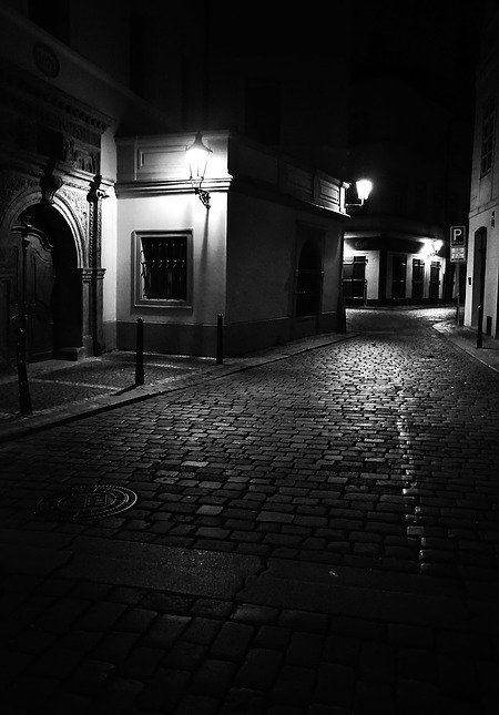 фото "Hочной улочка-25" метки: черно-белые, Prag, Praha, Прага
