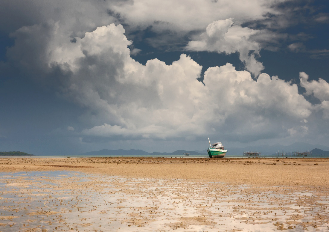 photo "***" tags: landscape, travel, clouds, sea, Таиланд, кораблик, острова, отлив, песок