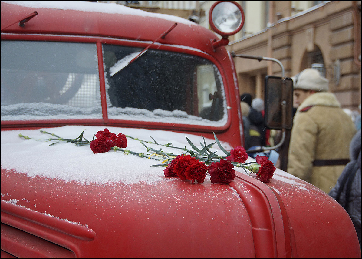 photo "Fire truck from the past..." tags: reporting, St. Petersburg, winter, Ленинград, блокада, война