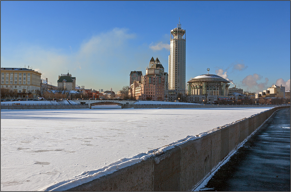 photo "View of the embankment Kosmodamianskaya" tags: landscape, architecture, Moscow