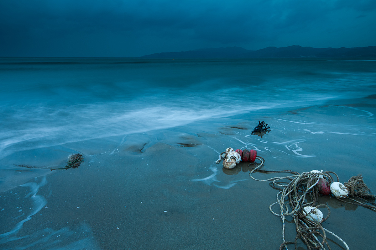 photo "fisherman's death" tags: landscape, abstract, nature, egeansea, long exposure, rain, sea, wawes