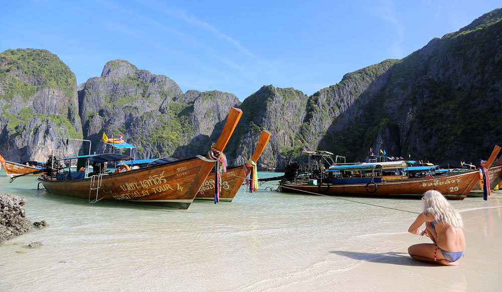 photo "***" tags: travel, bay, boats, girl