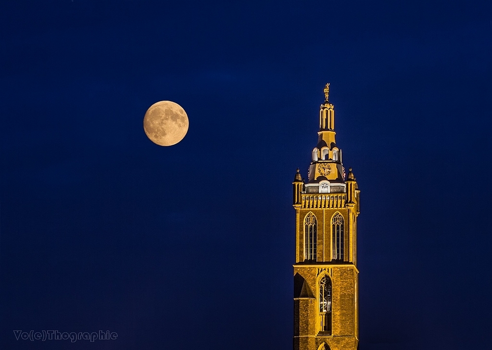 photo "moonrise" tags: architecture, 