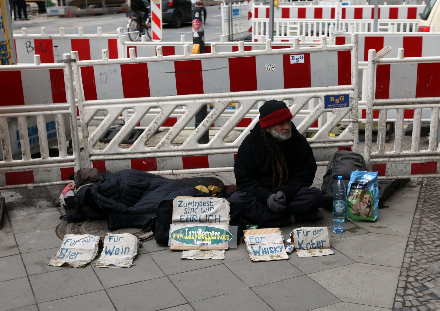 фото "lazy beggar" метки: стрит-фото, 