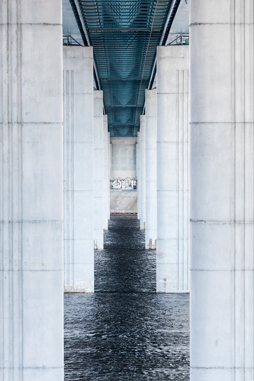 photo "Bridge" tags: architecture, abstract, fragment, Yaroslavl, bridge, опоры, ритм