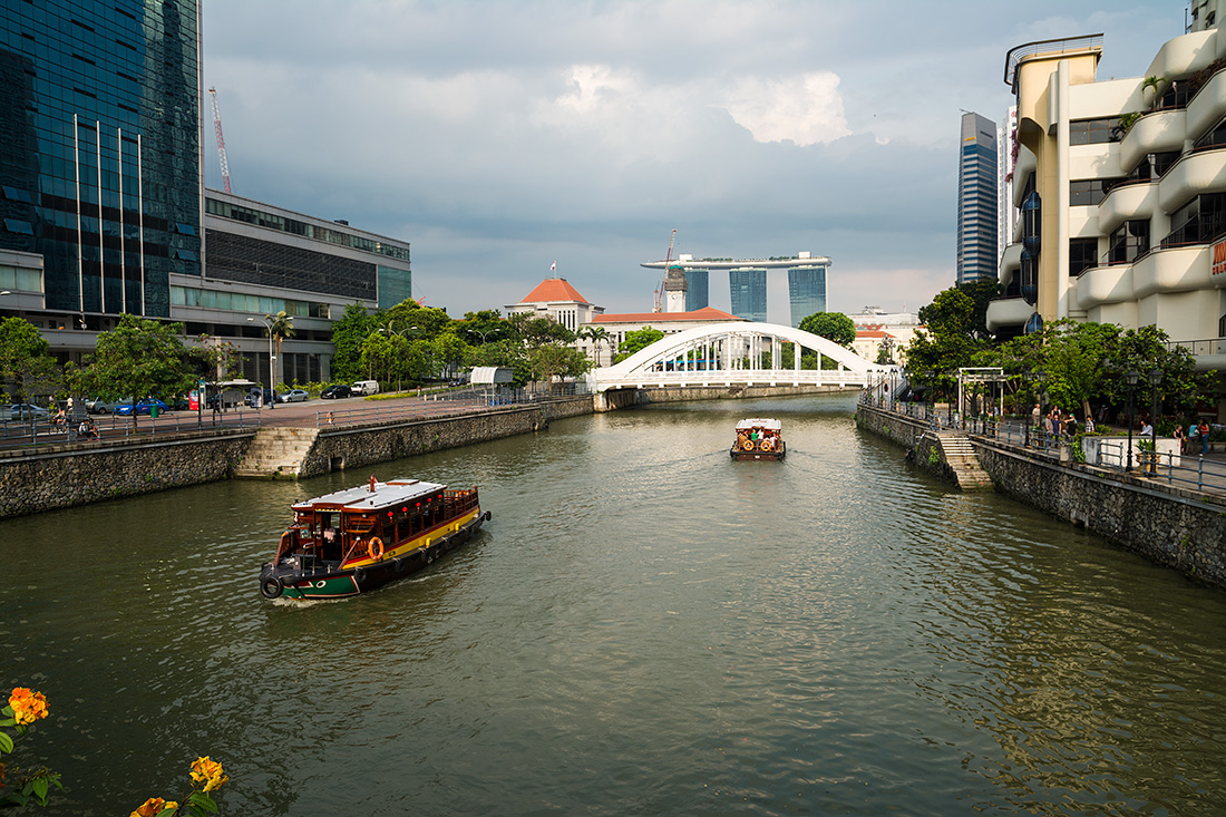 photo "***" tags: street, architecture, travel, Singapore river, boat, bridge, buildings, high rise, trees, water