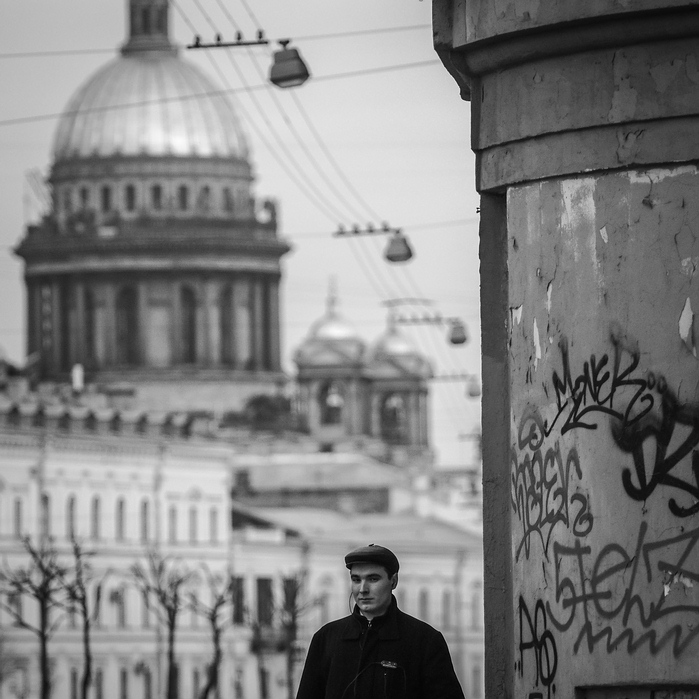 photo "***" tags: street, architecture, black&white, 