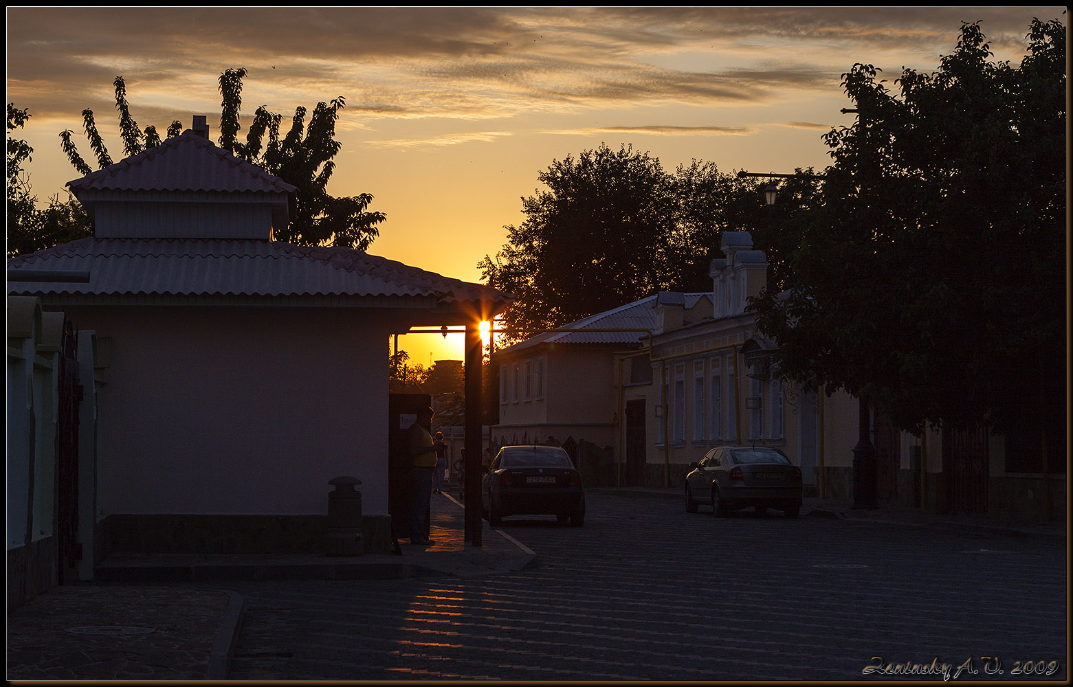 фото "Евпатория. Закат в старом городе." метки: пейзаж, путешествия, природа, Европа, автомобиль, закат, здание, лето, люди, облака