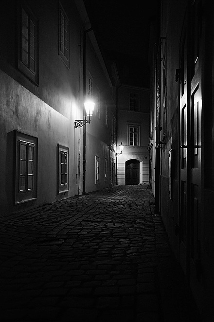 photo "Таинственная улочка" tags: black&white, Prag, Prague, Praha