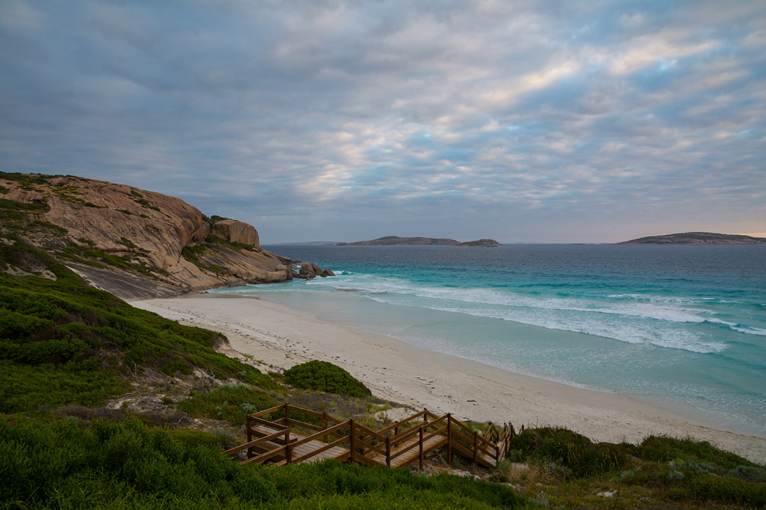 фото "Опустевший пляж" метки: пейзаж, природа, beach, islands, ocean, sand sunset, sea, waves, вода, облака