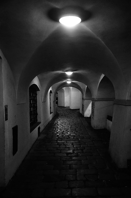 photo "Ночной аркадa-8" tags: black&white, Prag, Prague, Praha