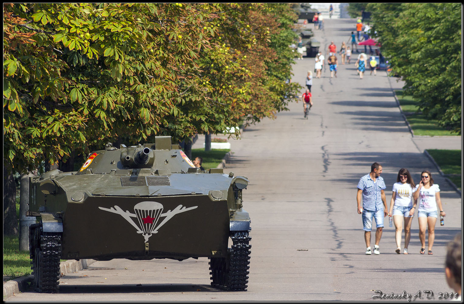 photo "We, - peaceful people!-) ..." tags: technics, humor, city, Europe, Moscow, children, people, road, summer