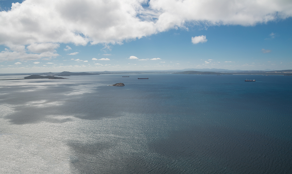 photo "***" tags: landscape, nature, clouds, gulf, islands, ocean, sea, shadows, ships, sky, waves