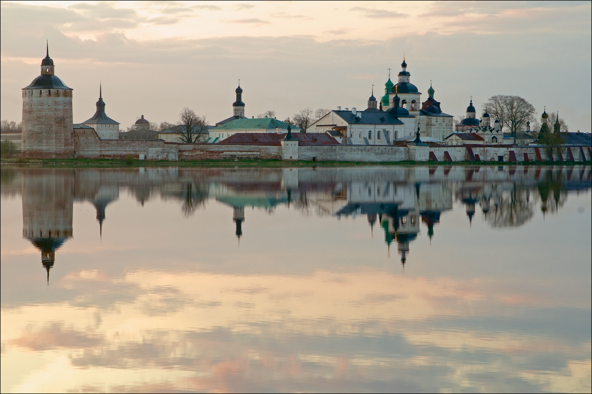 фото "Кирилло-Белозерский монастырь. Раннее утро." метки: пейзаж, путешествия, Белое озеро, Белозерск, Кириллов, монастырь, церкви