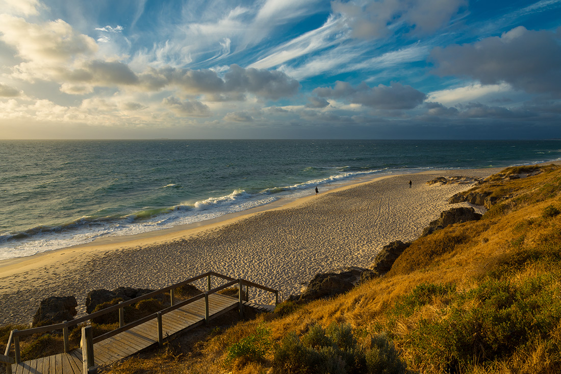 photo "***" tags: landscape, Sand, beach, clouds, ocean, rocks, sea, sky, sunset, two, walkers, waves