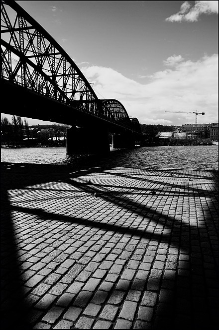фото "Mост и тени" метки: черно-белые, Prag, Praha, Прага
