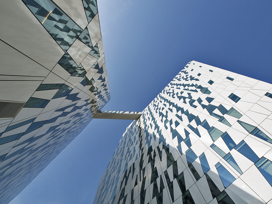 photo "Bella Sky" tags: architecture, reporting, street, 