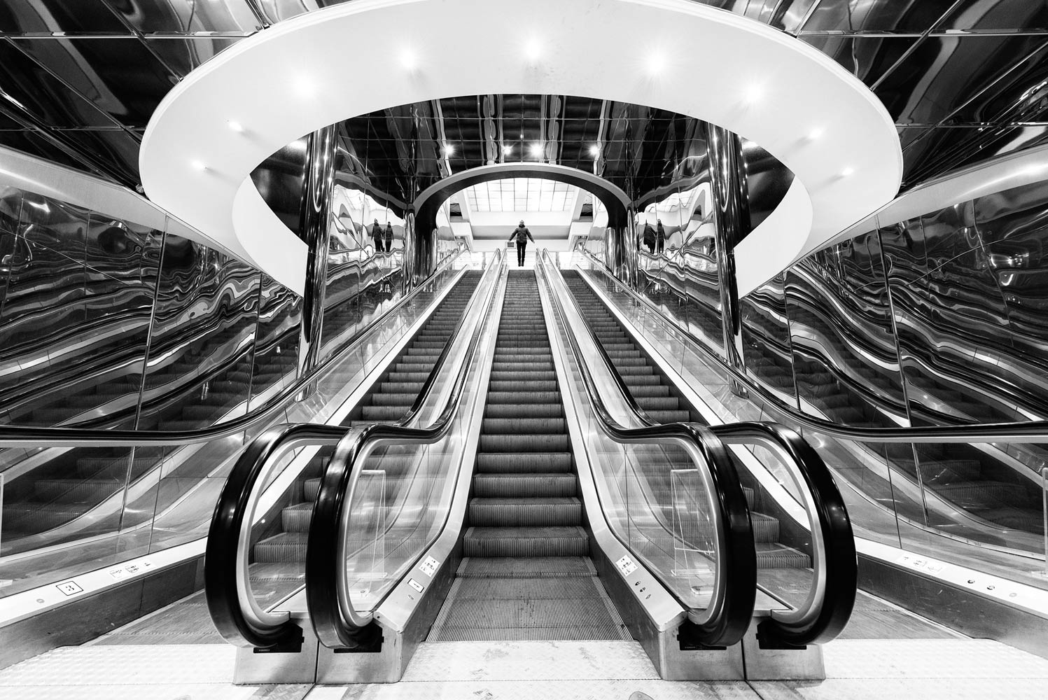 photo "***" tags: black&white, architecture, abstract, Moscow, building, сити