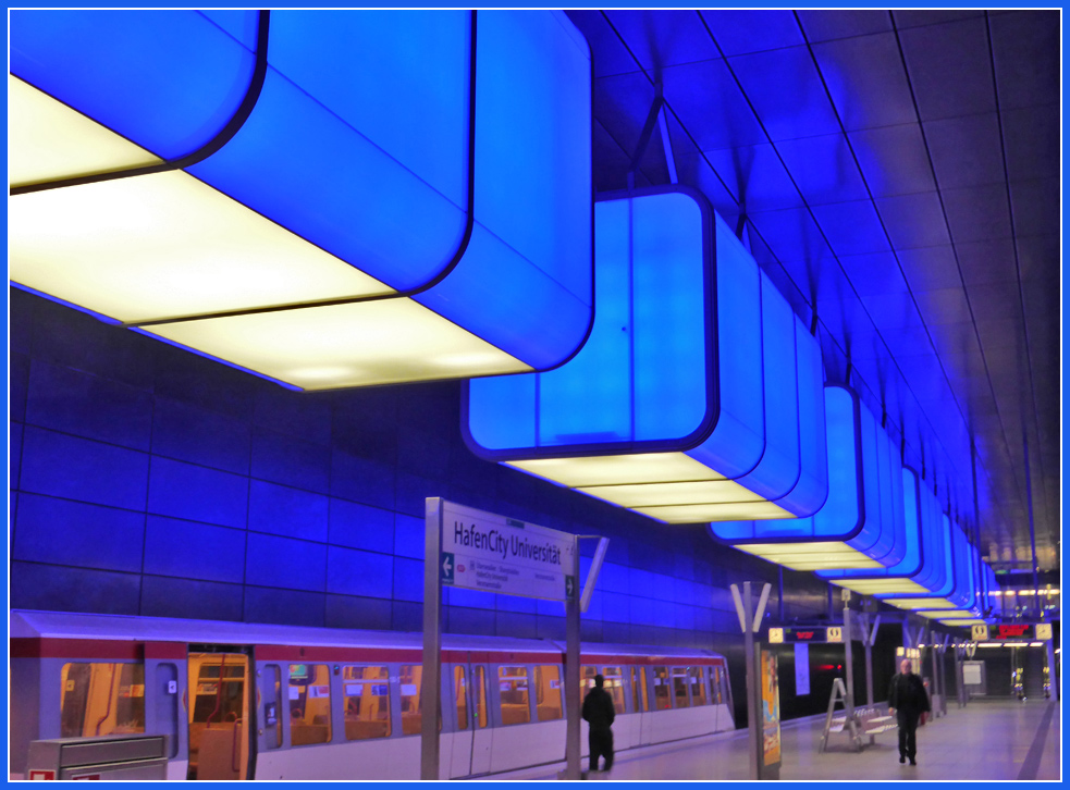 photo "Underground Station in Blue" tags: city, architecture, 