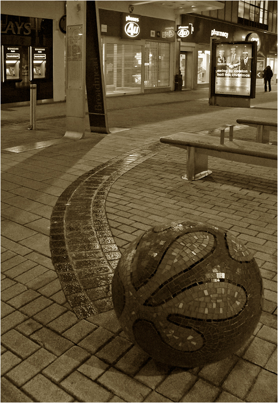 photo "***" tags: city, street, evening, чёрно-белое