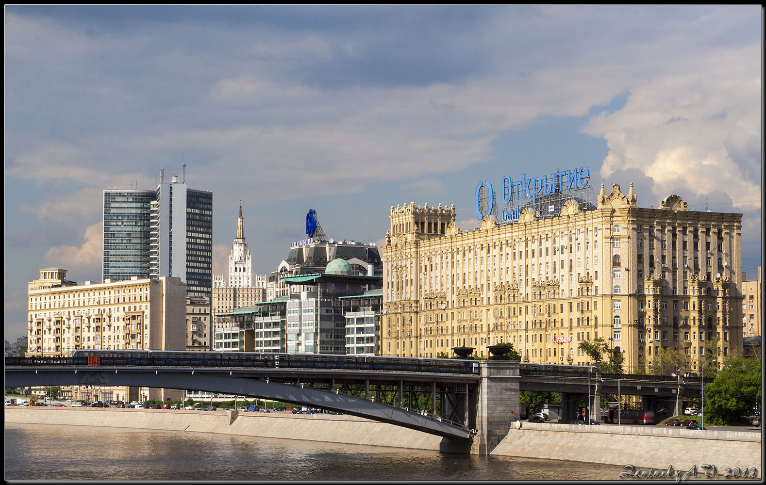 photo "View of the Metro bridge." tags: architecture, landscape, city, Europe, Moscow, building, clouds, summer, tower, water, Набережная