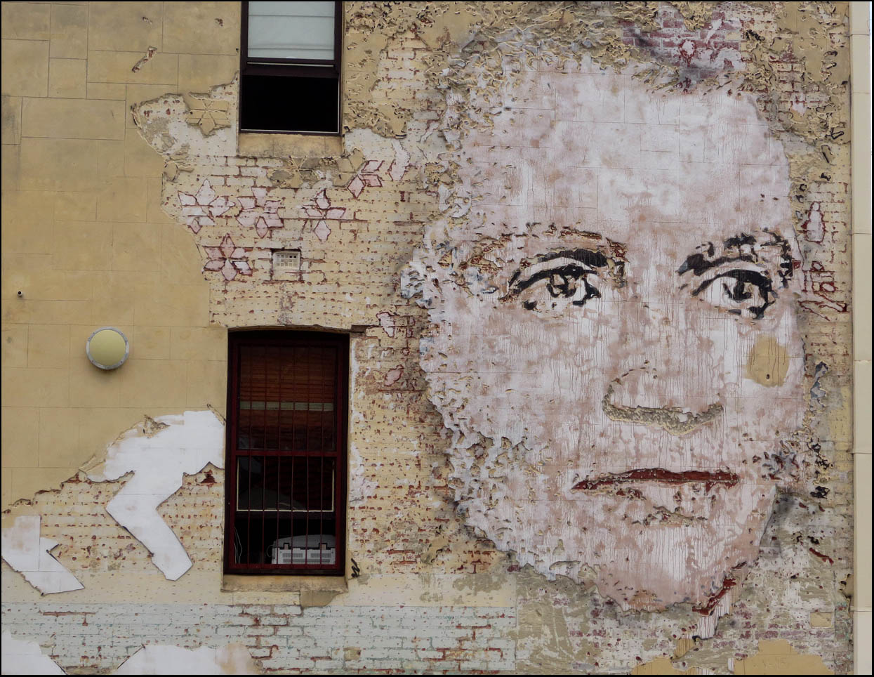 фото "Face on the wall...." метки: , 