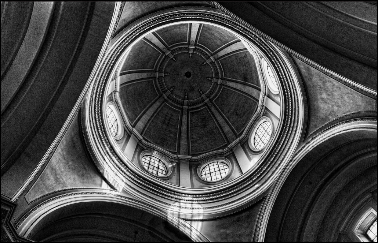 photo "dome" tags: architecture, interior, black&white, 