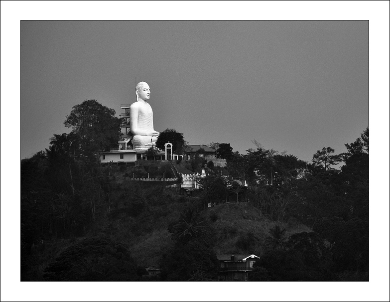 photo "Sri Lanka - impression-3" tags: landscape, black&white, Asia, The Buddha, summer