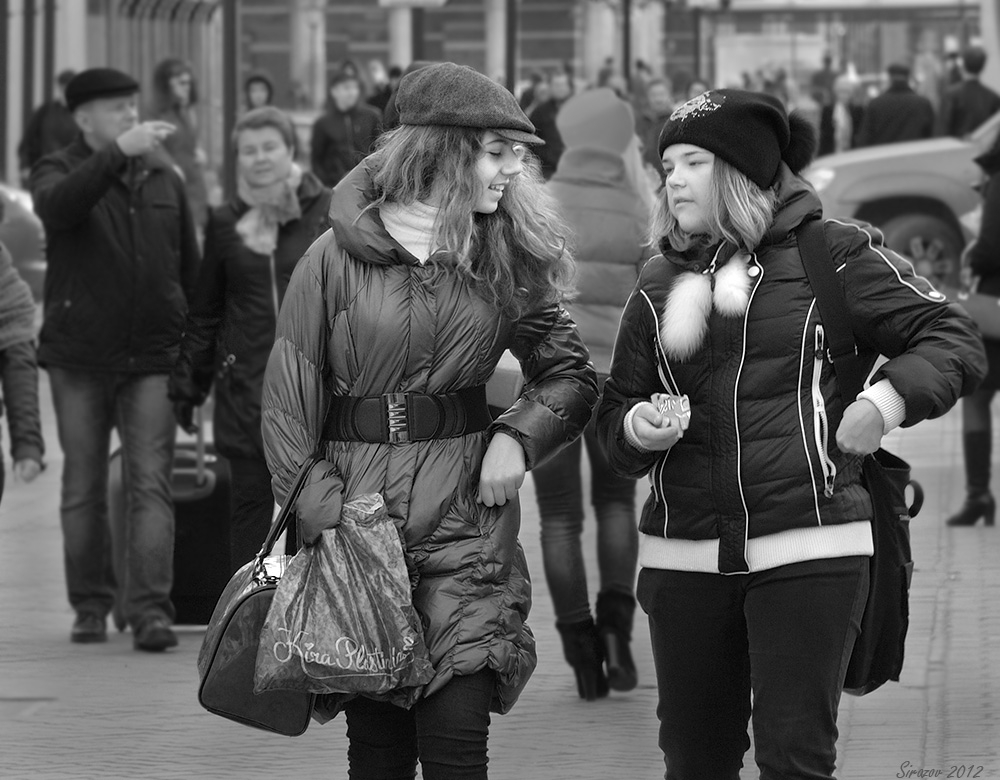 photo "Girlfriends" tags: genre, black&white, city, 