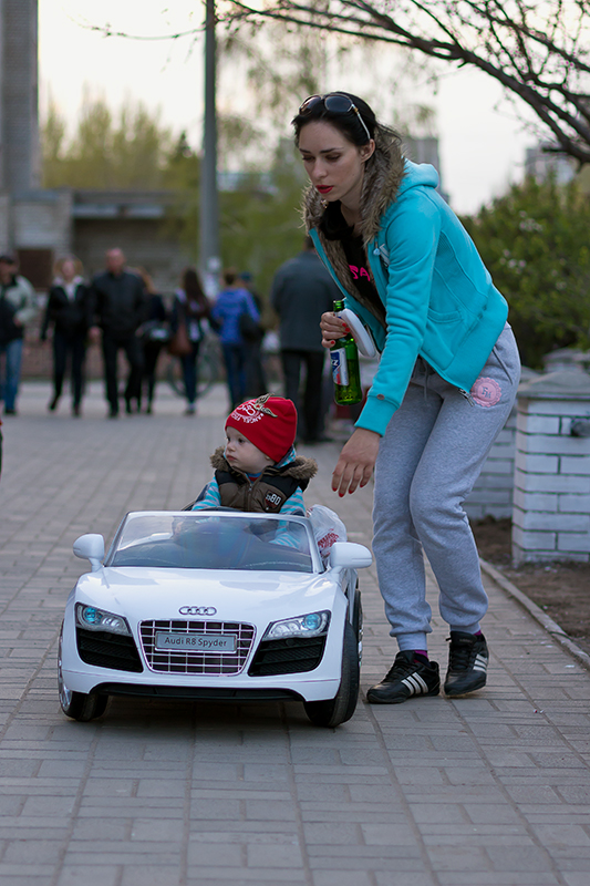 photo "***" tags: street, city, Ukraine, child, girl, Запорожье