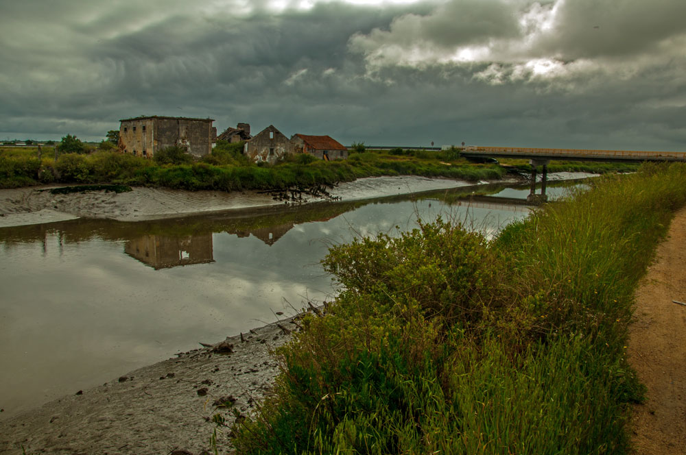 photo "River Stream" tags: landscape, panoramic, architecture, Europe, Tejo, clouds, estuary, portugal, water