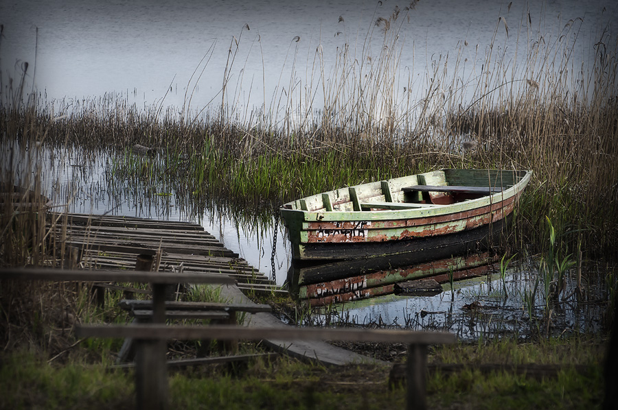 photo "On the lake" tags: landscape, travel, nature, boat, forest, kralex, krasin alexey, lake, spring, tree, trees, water, губерния, рыбалка, тверская область, торопец