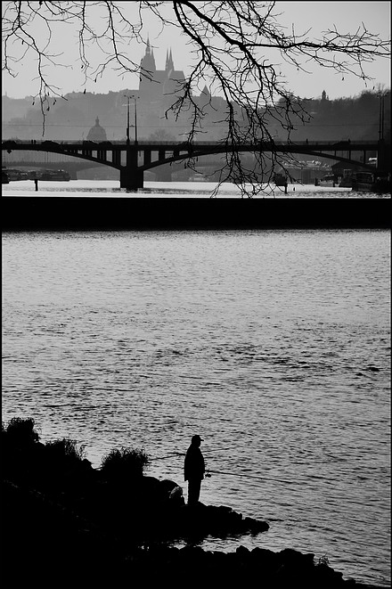 photo "У реки Влтавы" tags: black&white, Prag, Prague, Praha
